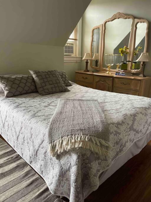 Redefined Alchemy - Bright, Eclectic, Pretty Apt 3E Little Falls Экстерьер фото